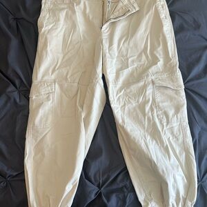 Women’s khaki cargo pants